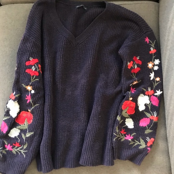 American Eagle Floral Sweater - Picture 1 of 4